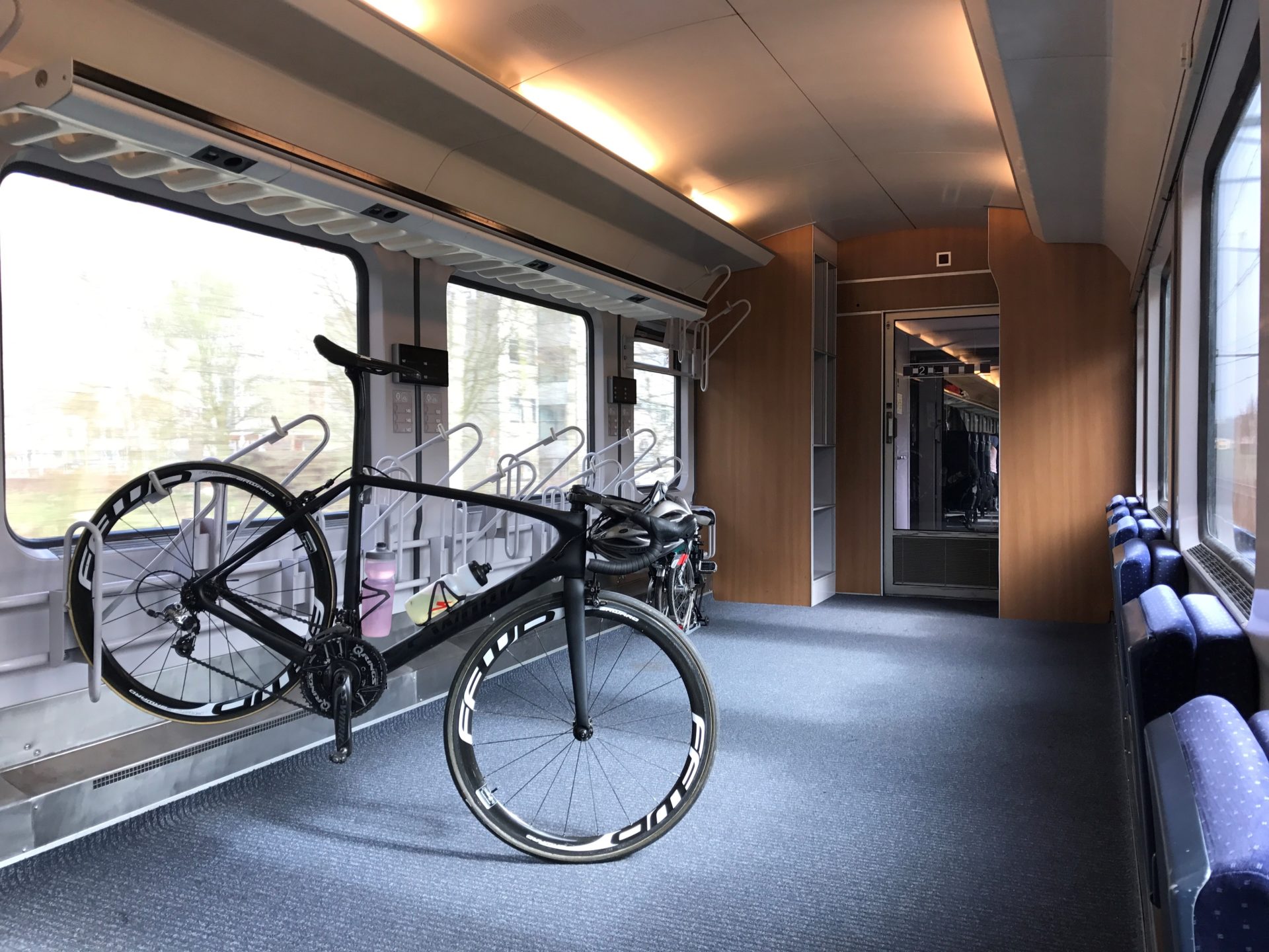 Reserveren En Ruimtegebrek Hinderen Treinreis Met Fiets Fietsplatform