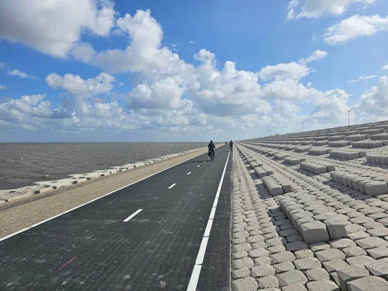 Deel nieuwe fiets- en wandelpad Afsluitdijk  open